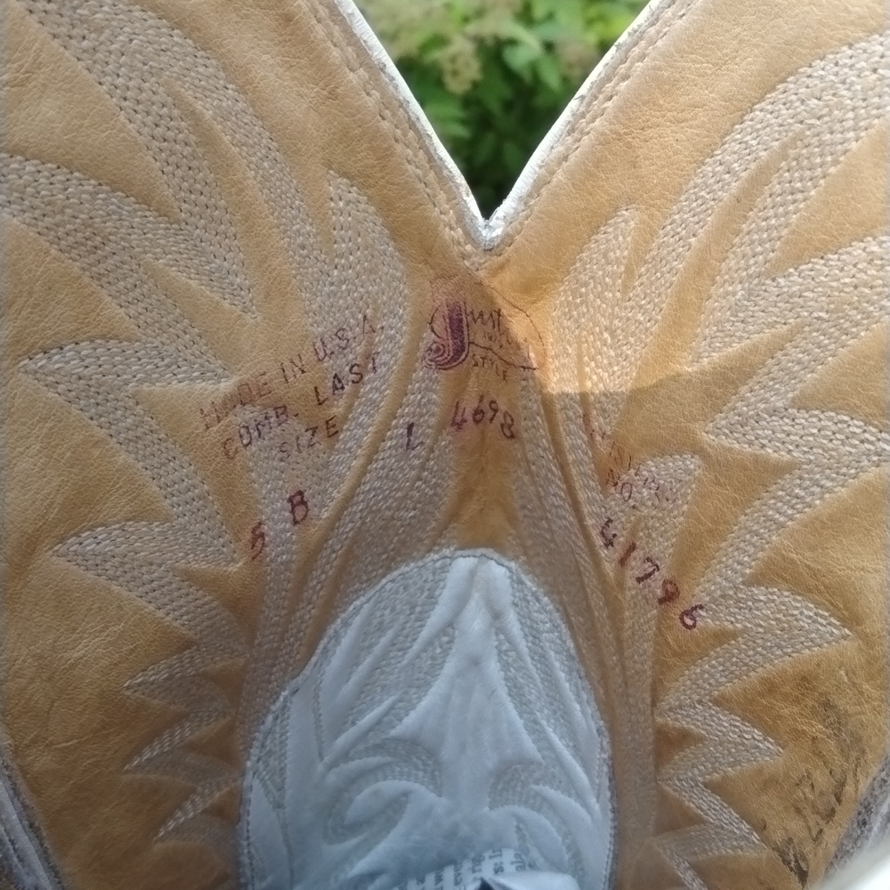 Justin Boots White Leather Cowboy Heeled Boots. Snakeskin - Picture 4 of 12